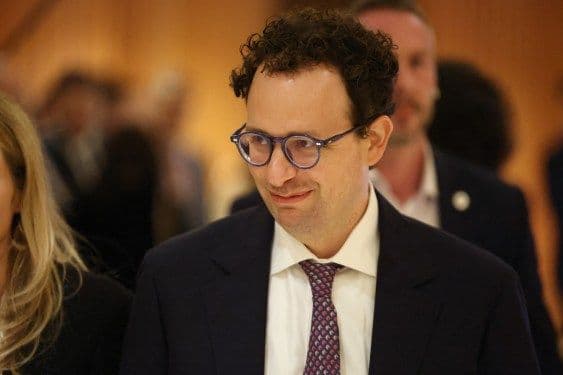 Anthropic’s CEO is about to have dinner with President Trump