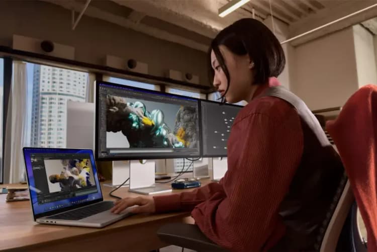Apple’s New MacBooks Promise AI Gains at a $400 Price Hike
