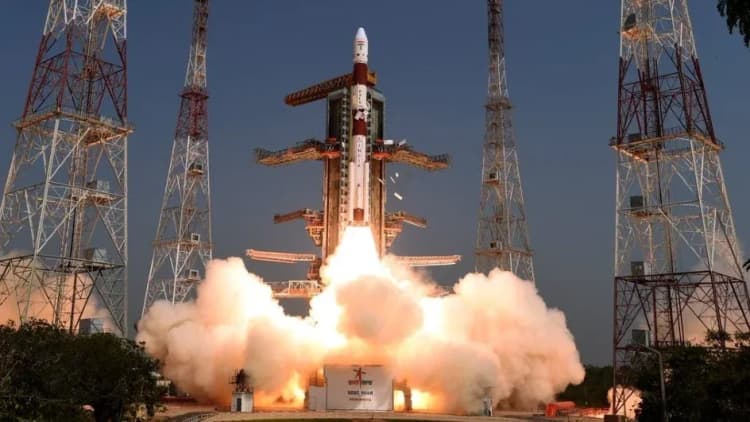 Are Space Tech Startups Poaching ISRO Scientists? Well, It's Complicated