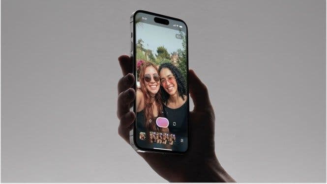 Former TikTok execs built an app that uses AI to teach you how to pose for a photo