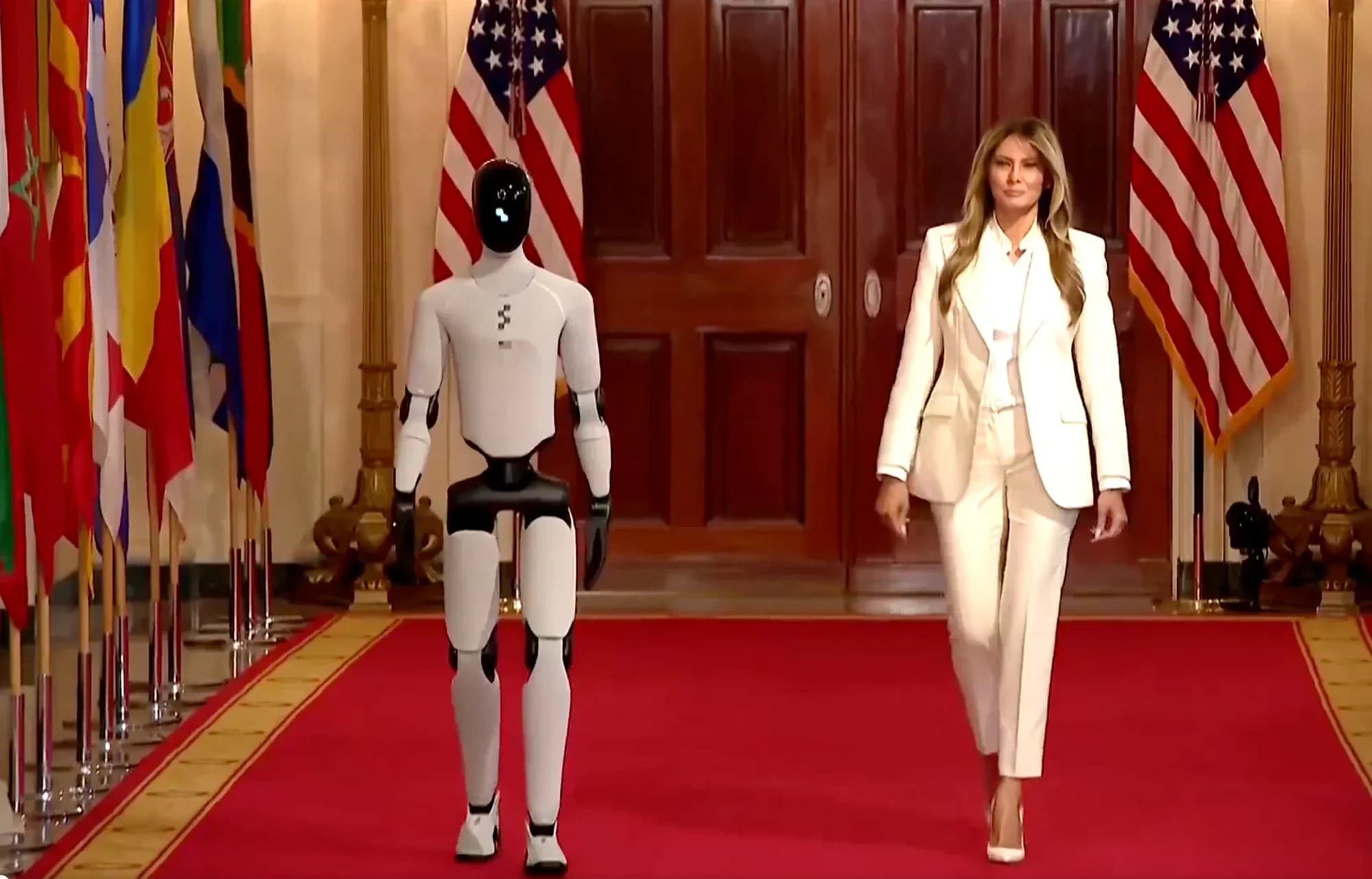 Humanoid Escorts Melania Trump, Greets Leaders in Bengali at White House Summit