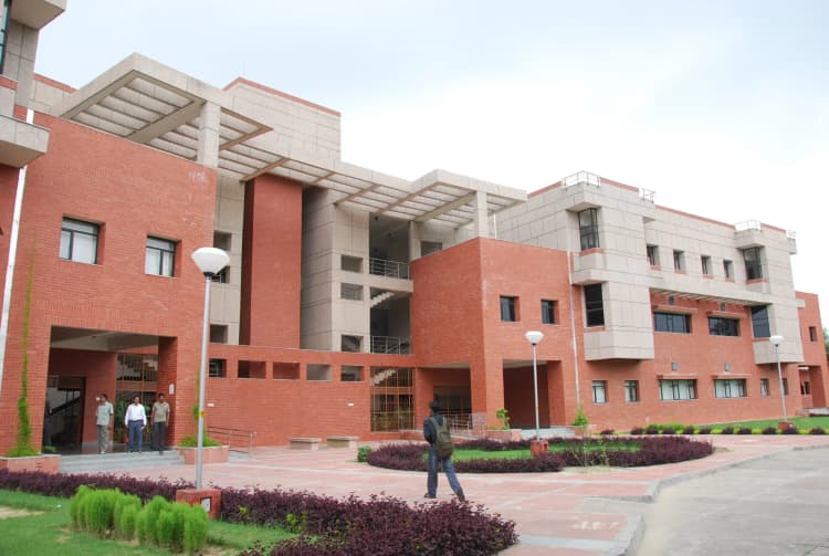 IIT Kanpur to Invest in AI, Quantum Computing and Semiconductors Through $1 Bn Campaign 