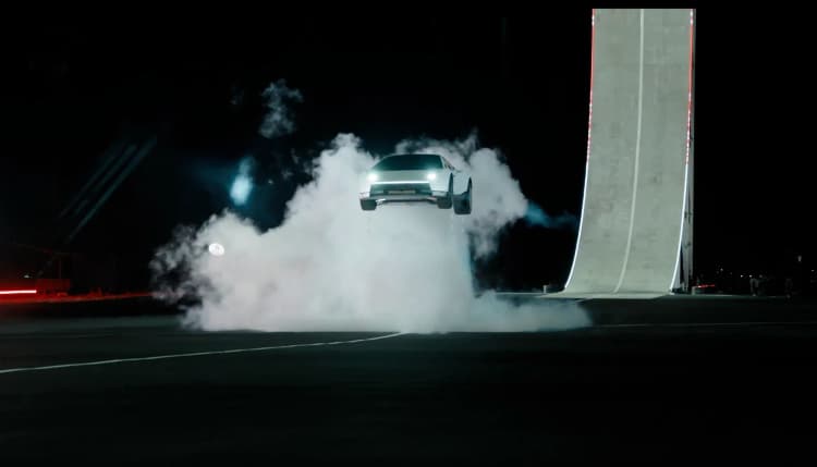 Tesla Unveils Roadster With Flying Car Capabilities, Promises Production in 2028 